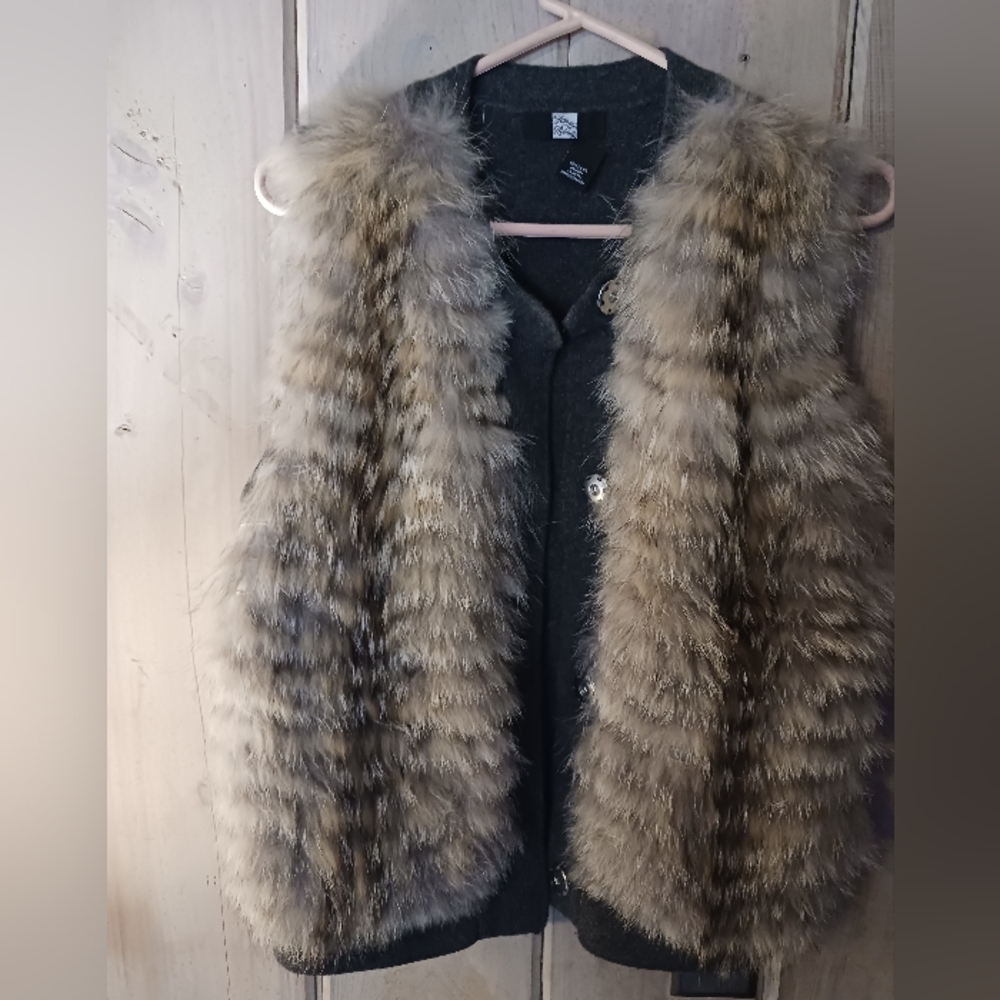 Vintage Saks Fifth Avenue Gray Cashmere Vest Trimmed In Real Coyote Fur Size L